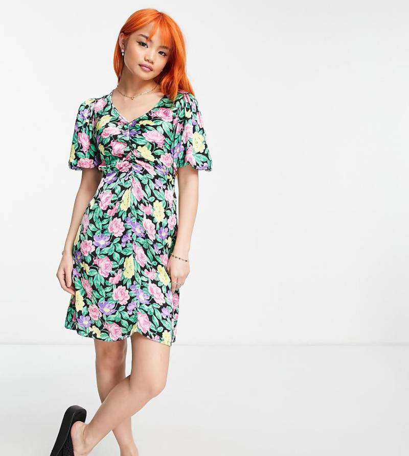 New Look Petite - Minikleid in Schwarz geblümt mit Puffärmeln und Raffung vorne von New Look Petite