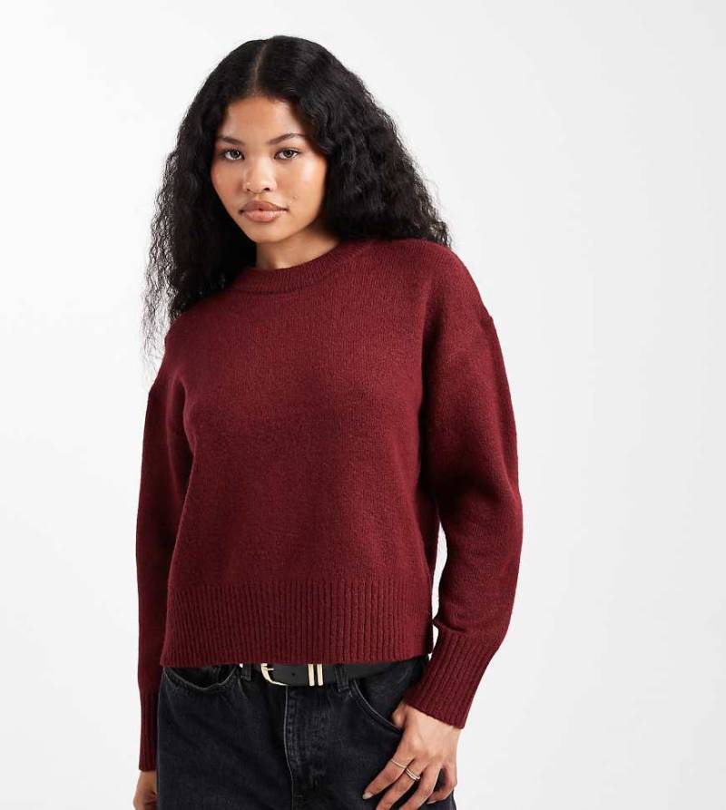 New Look Petite - Pullover in Burgunderrot mit Rundhalsausschnitt New Look Petite - Pullover in Burgunderrot mit Rundhalsausschnitt von New Look Petite