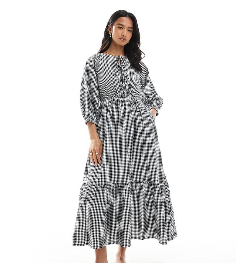 New Look Petite - Vorne gebundenes Midi-Hängerkleid in Schwarz mit Vichy-Karomuster von New Look Petite