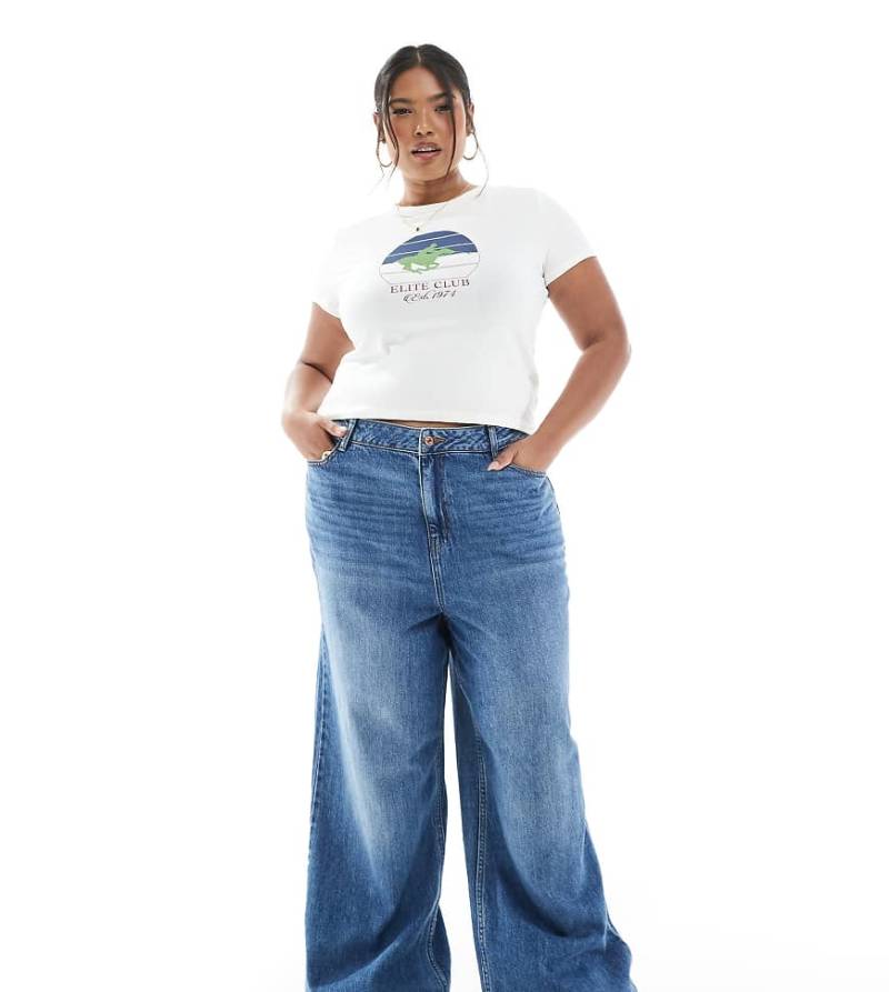 New Look Curve - Adalae - Jeans in Blau mit weitem Bein von New Look Plus