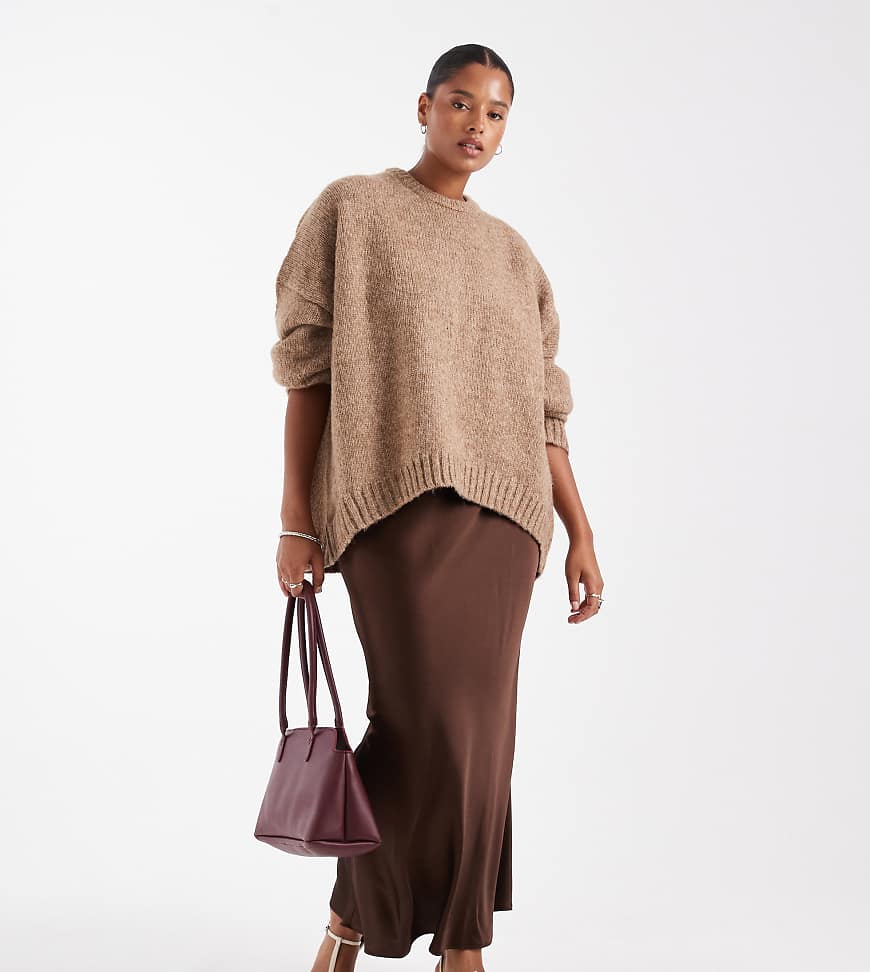 New Look Curve - Asymmetrischer Satin-Midirock in Braun-Brown von New Look Plus