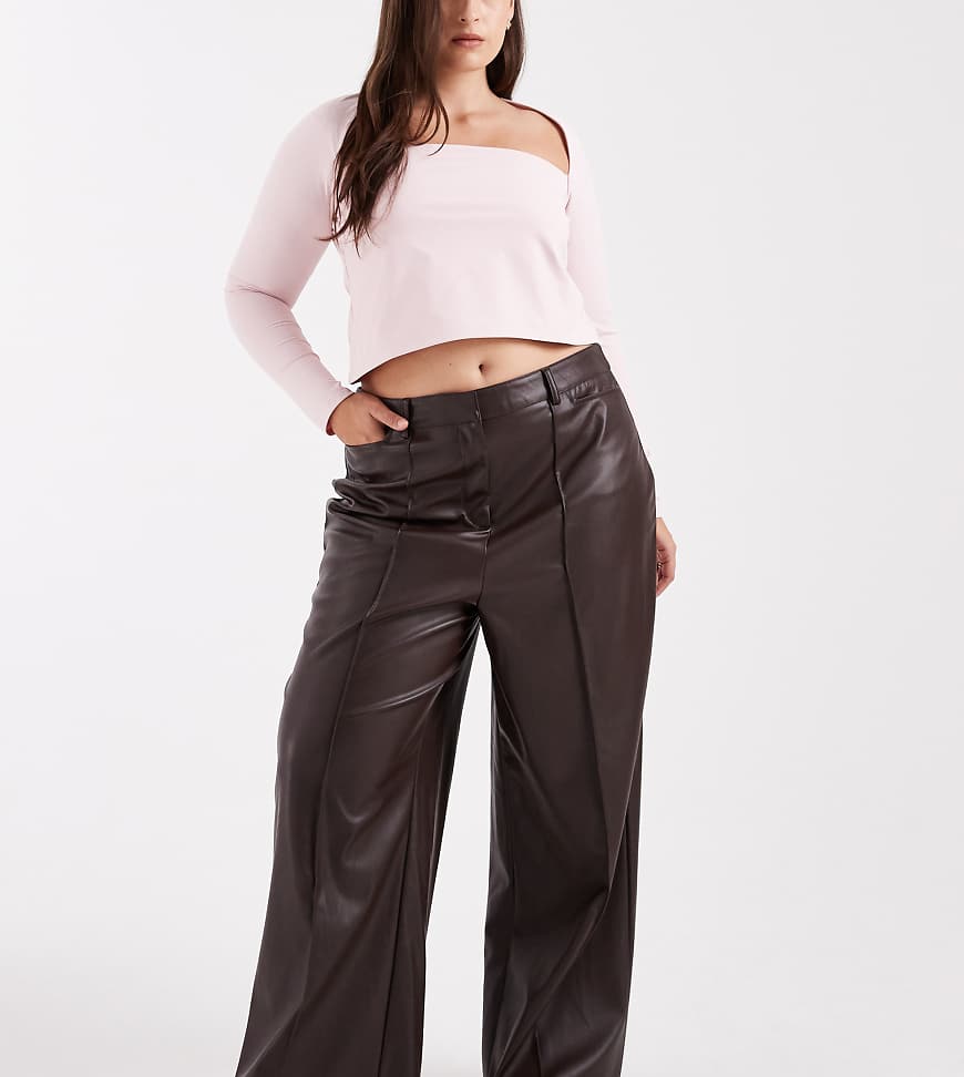 New Look Curve - Hose aus Kunstleder in Braun mit weitem Bein-Brown von New Look Plus