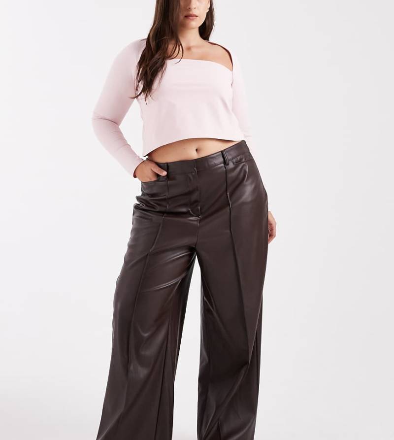 New Look Curve - Hose aus Kunstleder in Braun mit weitem Bein-Brown von New Look Plus