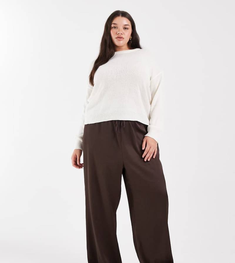 New Look Curve - Hose aus Satin in Braun mit weitem Bein-Brown von New Look Plus