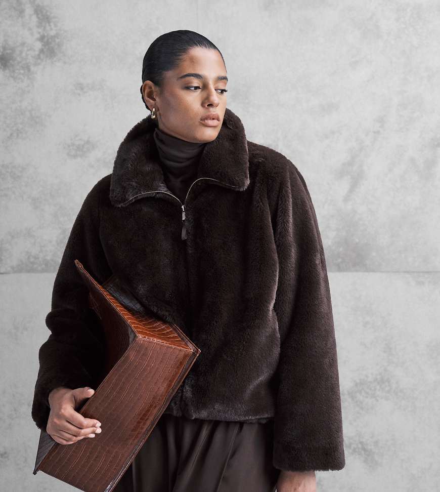 New Look Curve - Jacke aus Kunstpelz in Braun mit Reißverschluss-Brown von New Look Plus