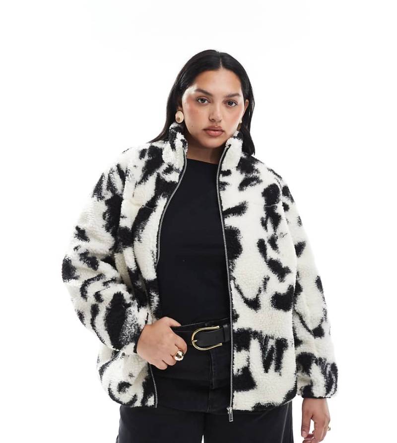 New Look Curve - Jacke aus Teddystoff in Creme mit abstraktem Muster-Weiß New Look Curve - Jacke aus Teddystoff in Creme mit abstraktem Muster-Weiß von New Look Plus