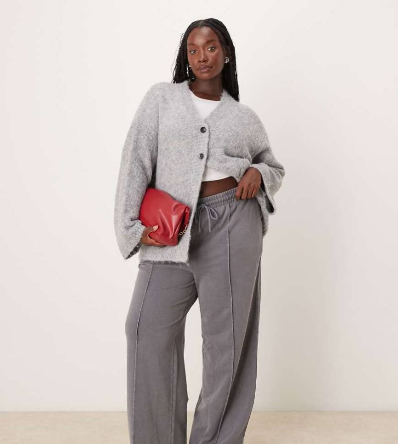 New Look Curve - Jogginghose in Dunkelgrau mit Biesen und weitem Schnitt von New Look Plus