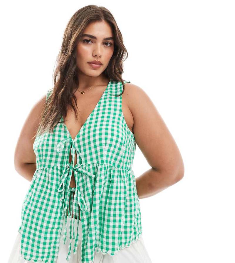 New Look Curve - Kastiges Oberteil in Grün mit Vichy-Karos und Schnürung von New Look Plus