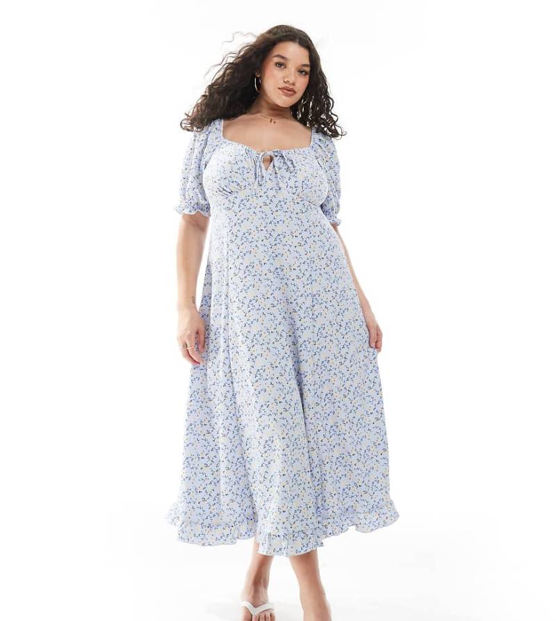 New Look Curve - Midikleid in Blau mit Milchmädchen-Ausschnitt, Blumenmuster und Knitterstruktur von New Look Plus