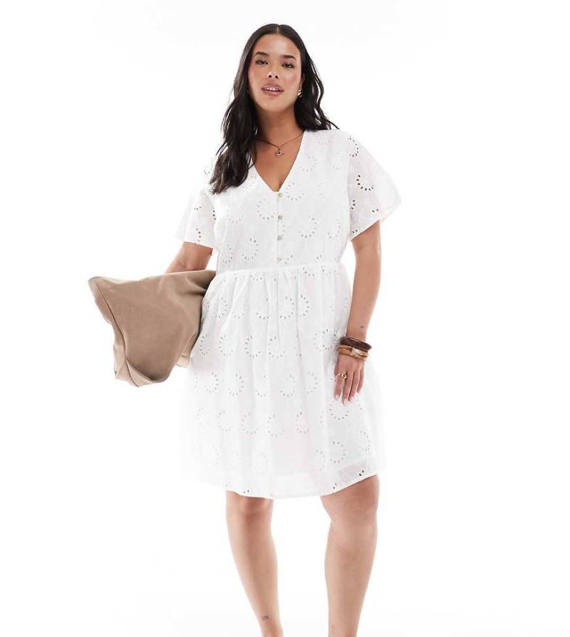 New Look Curve - Minikleid in Weiß mit Lochstickerei von New Look Plus