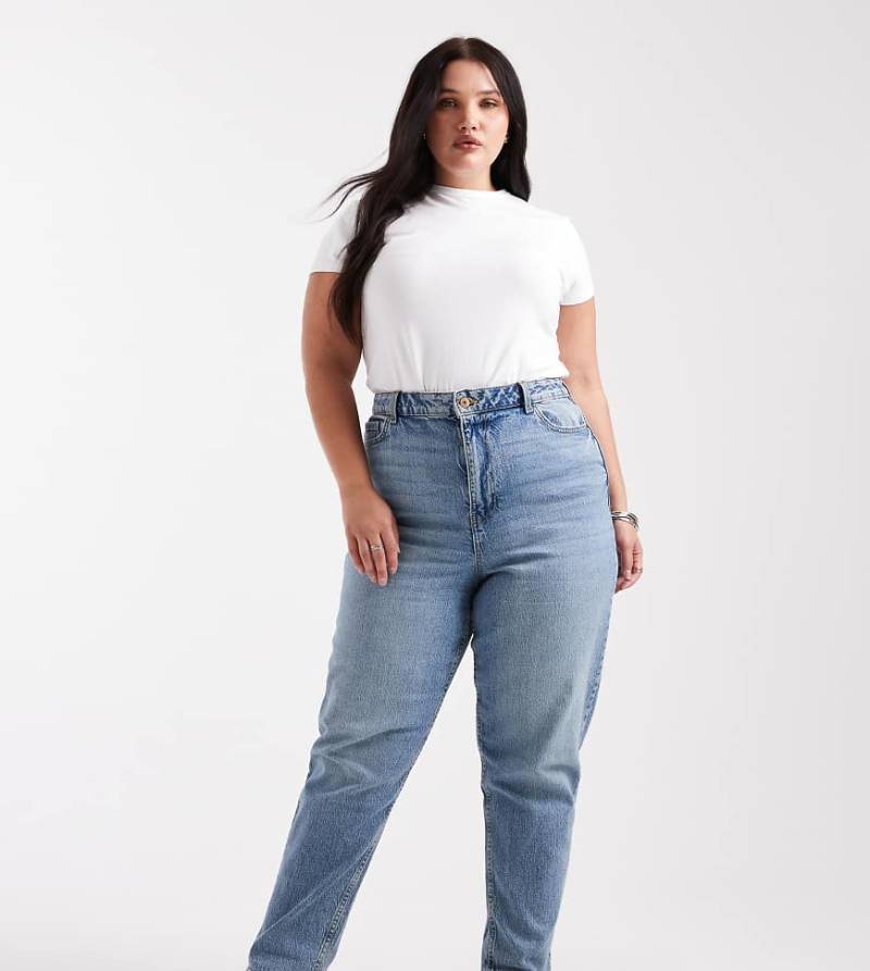 New Look Curve - Mom-Jeans in Mittelblau von New Look Plus