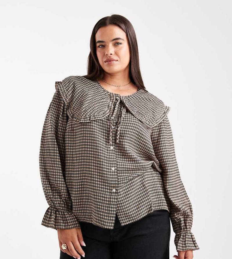 New Look Curve - Oversize-Hemd in Braun kariert mit Rüschenkragen-Brown von New Look Plus