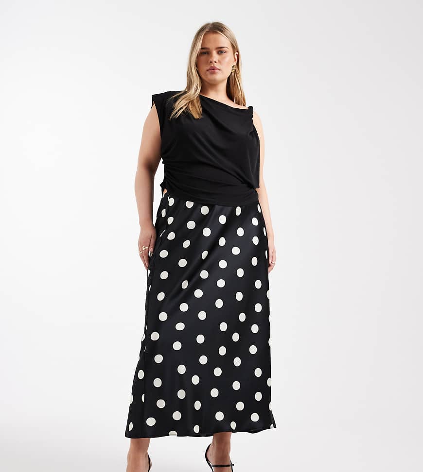New Look Curve - Satin-Midirock in Schwarz mit Schrägschnitt und Polka Dots von New Look Plus