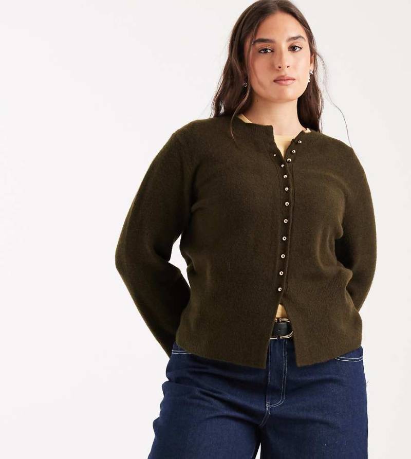 New Look Curve - Strickjacke in Khaki mit Rundhalsausschnitt-Grün von New Look Plus