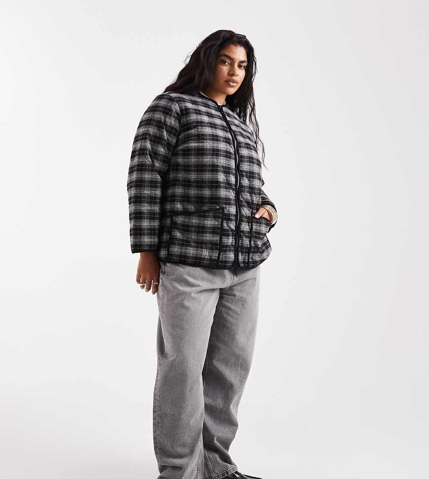 New Look Curve - Wattierte Steppjacke in Schwarz kariert New Look Curve - Wattierte Steppjacke in Schwarz kariert von New Look Plus