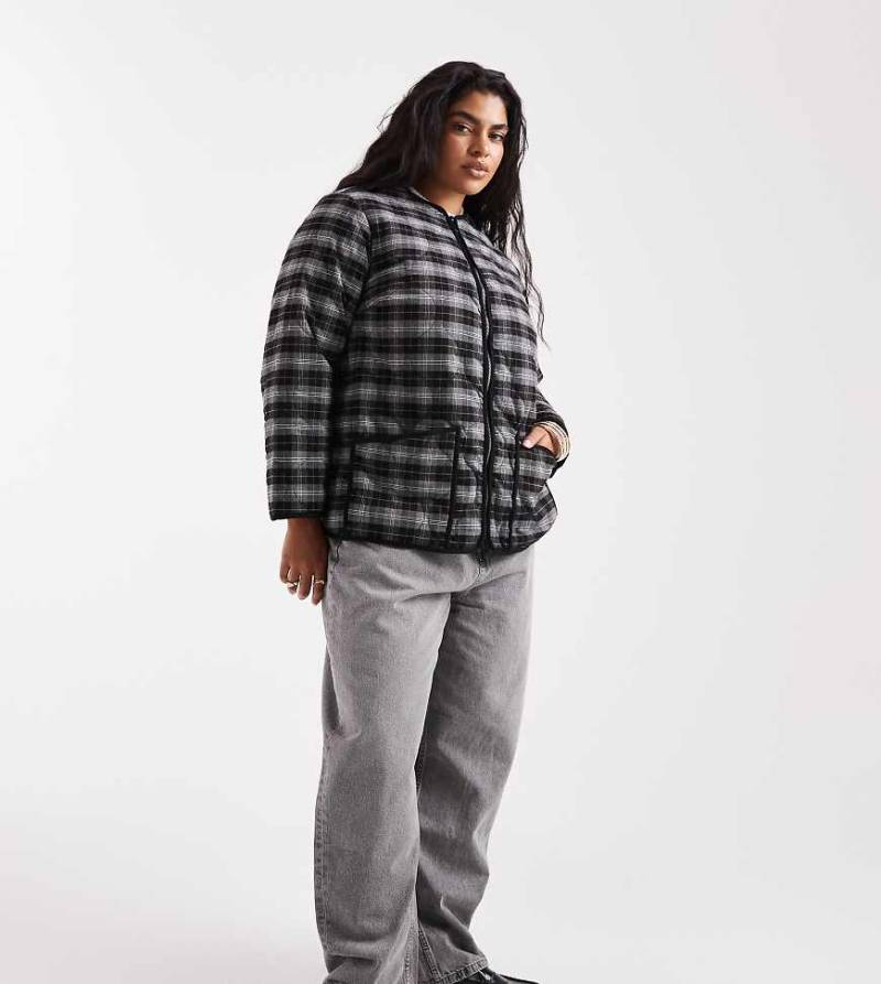 New Look Curve - Wattierte Steppjacke in Schwarz kariert New Look Curve - Wattierte Steppjacke in Schwarz kariert von New Look Plus