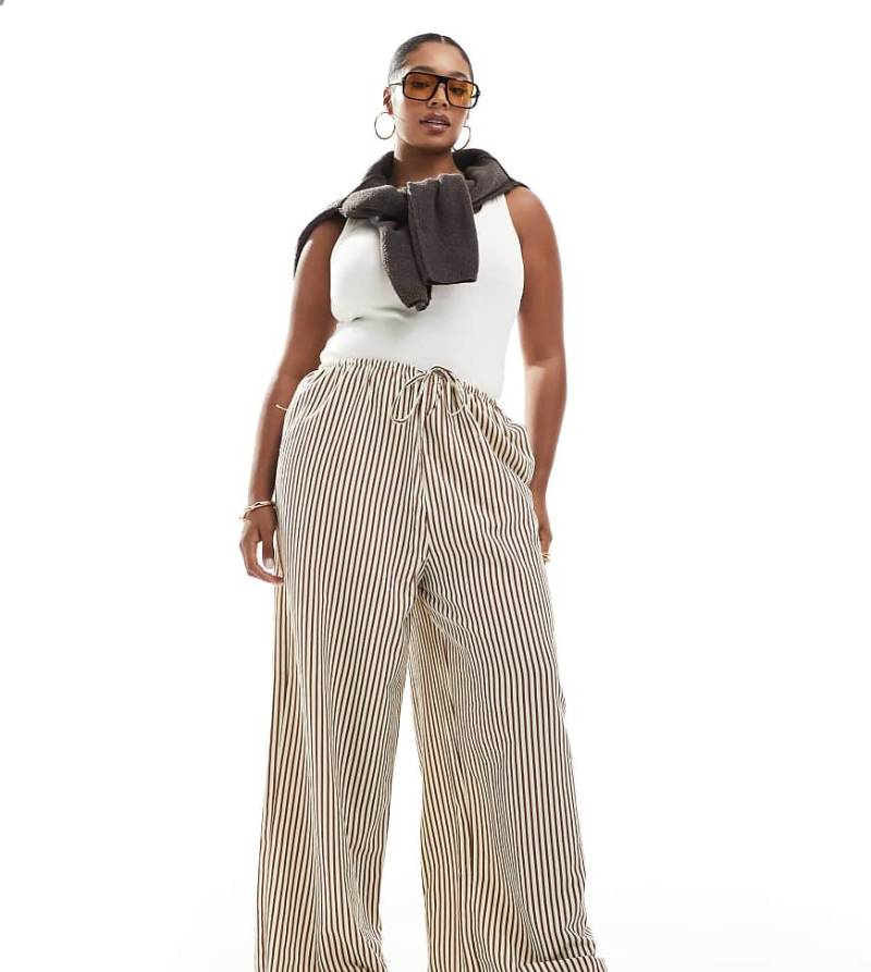 New Look Curve - Weite Hose mit braunen Streifen von New Look Plus