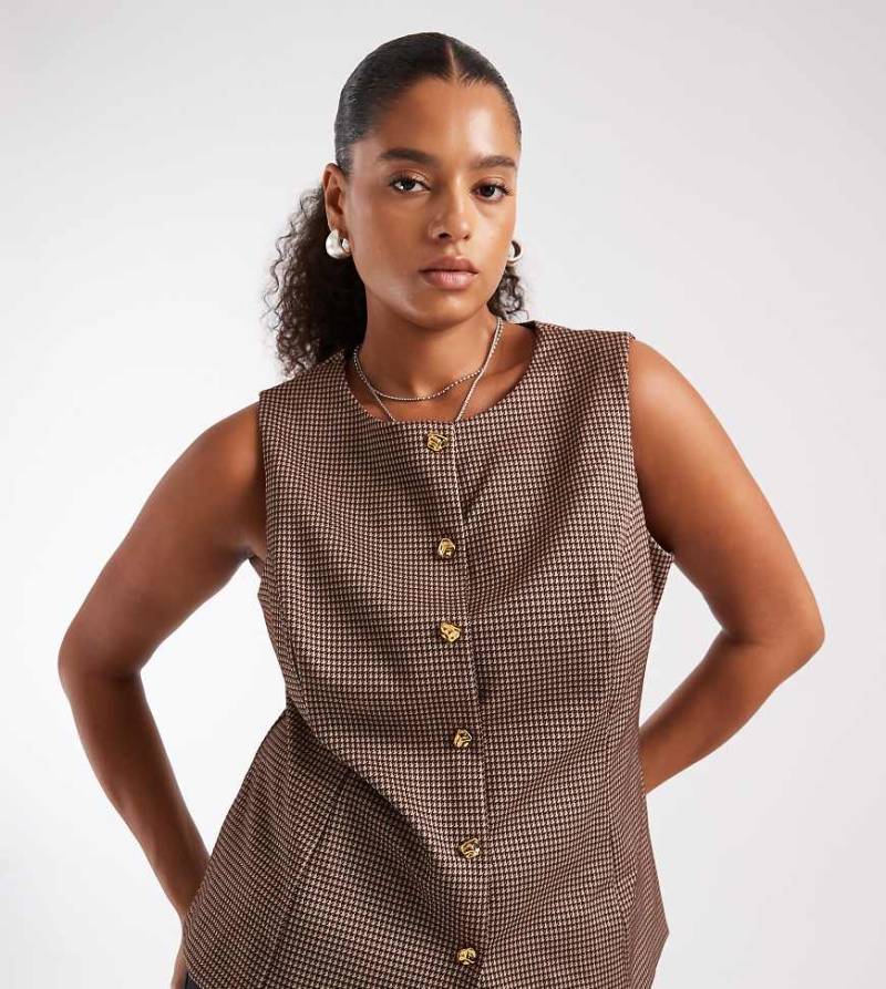 New Look Curve - Weste mit Hahnentrittmuster in Braun-Brown New Look Curve - Weste mit Hahnentrittmuster in Braun-Brown von New Look Plus