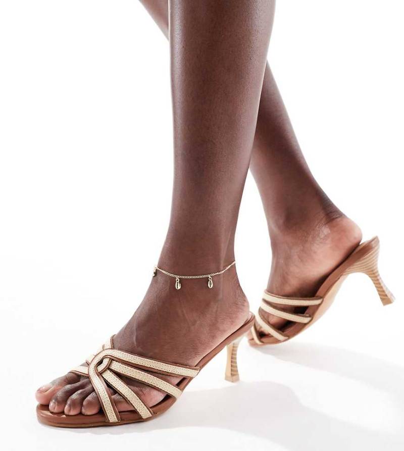 New Look Wide Fit - Bast-Mules in Camel mit Absatz, weite Passform-Neutral von New Look Wide Fit