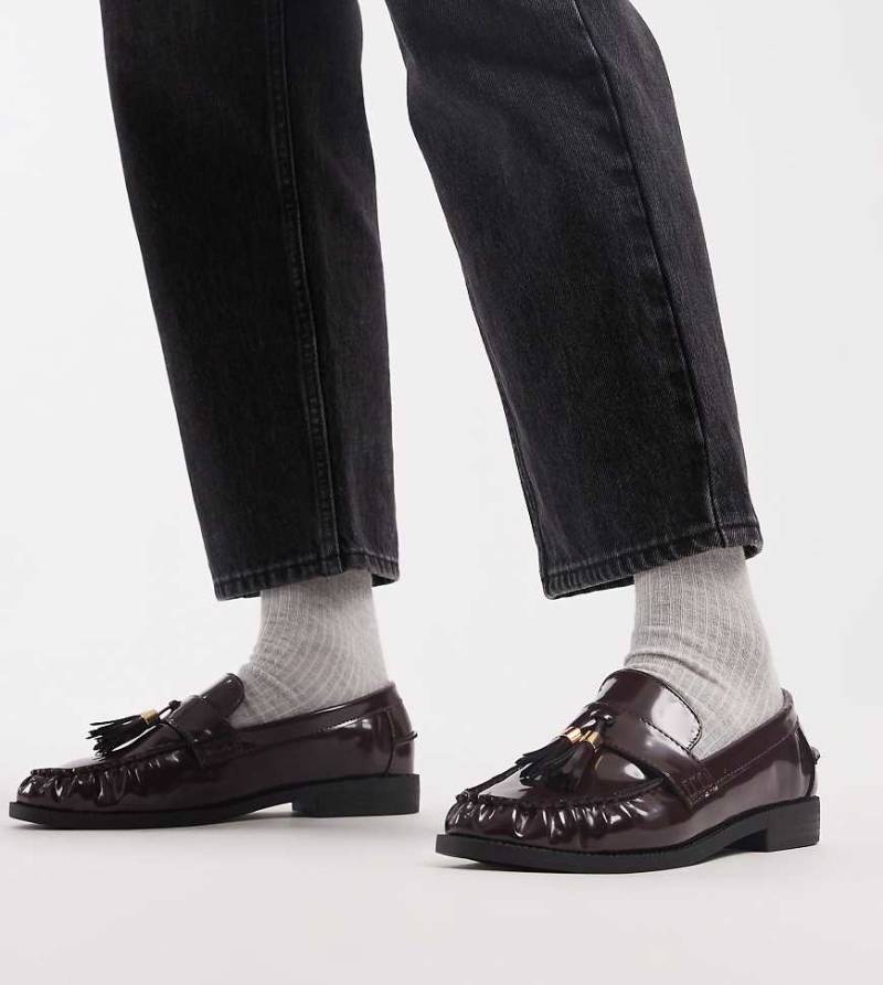 New Look Wide Fit - Loafer in Burgunderrot mit Quaste, weite Passform von New Look Wide Fit