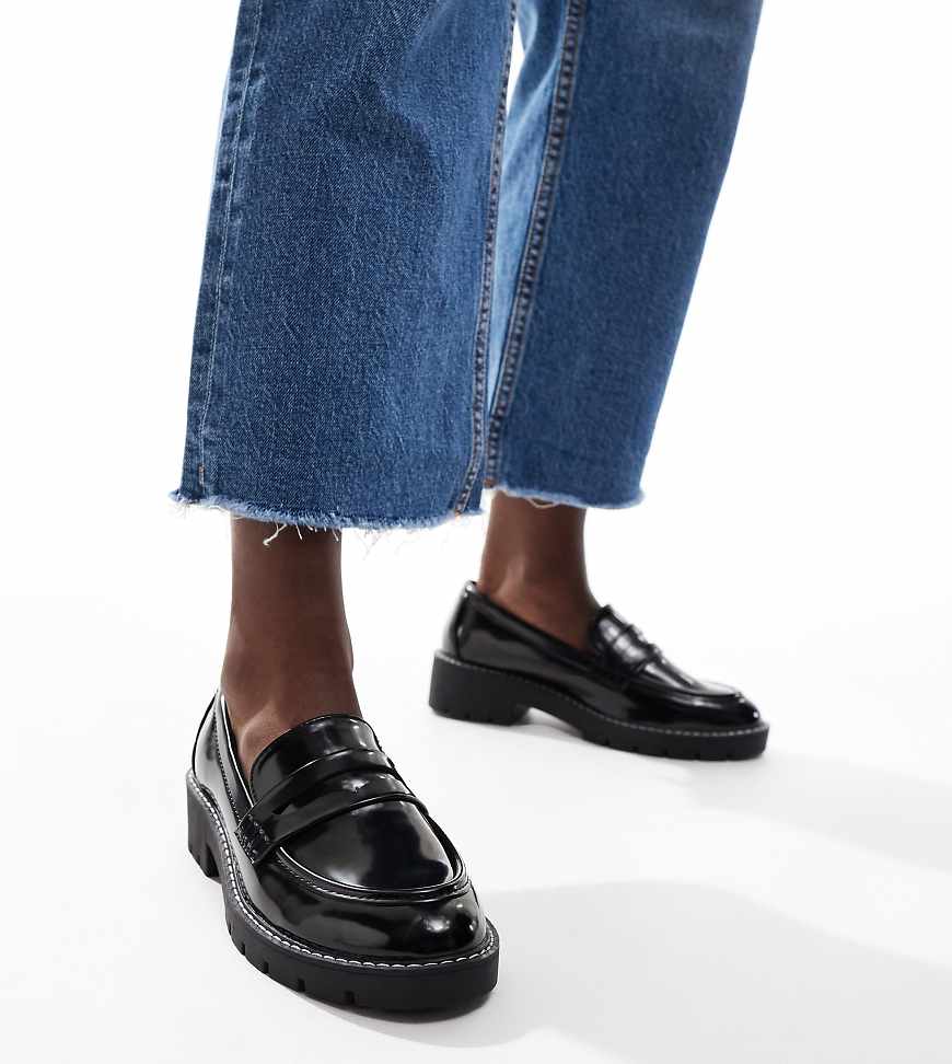 New Look Wide Fit - Loafer in Schwarz mit Ziernaht und dicker Sohle, weite Passform New Look Wide Fit - Loafer in Schwarz mit Ziernaht und dicker Sohle, weite Passform von New Look Wide Fit