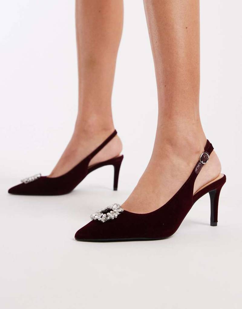 New Look - Absatzschuhe in Burgunderrot mit Fersenriemchen und verzierter Schnalle von New Look