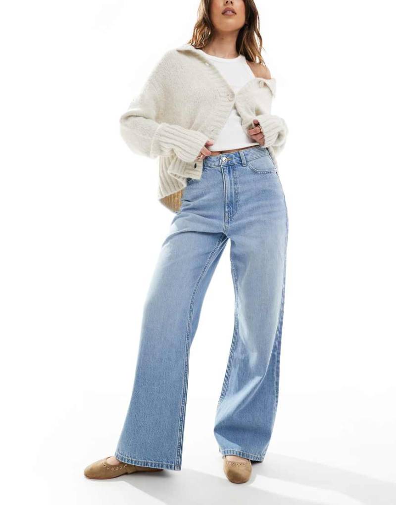 New Look - Adalae - Jeans in Blau mit weitem Bein von New Look