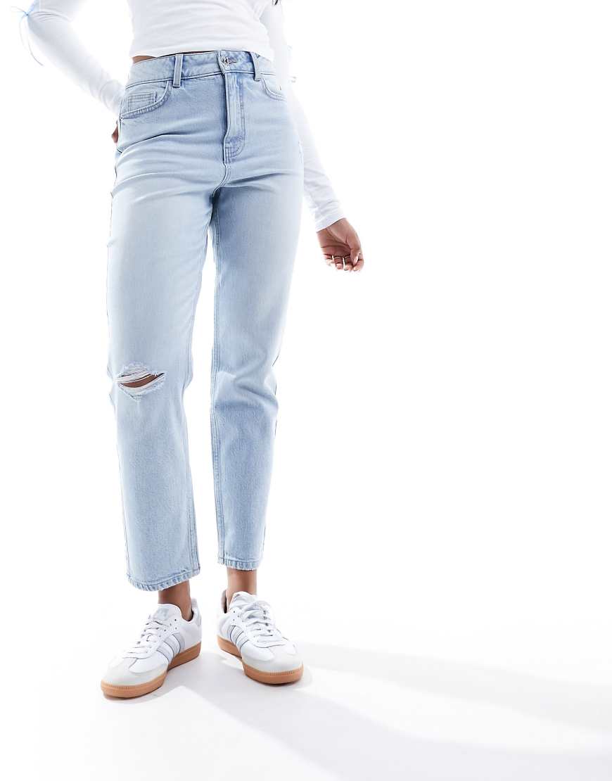 New Look - An Knien zerrissene Mom-Jeans in Hellblau von New Look