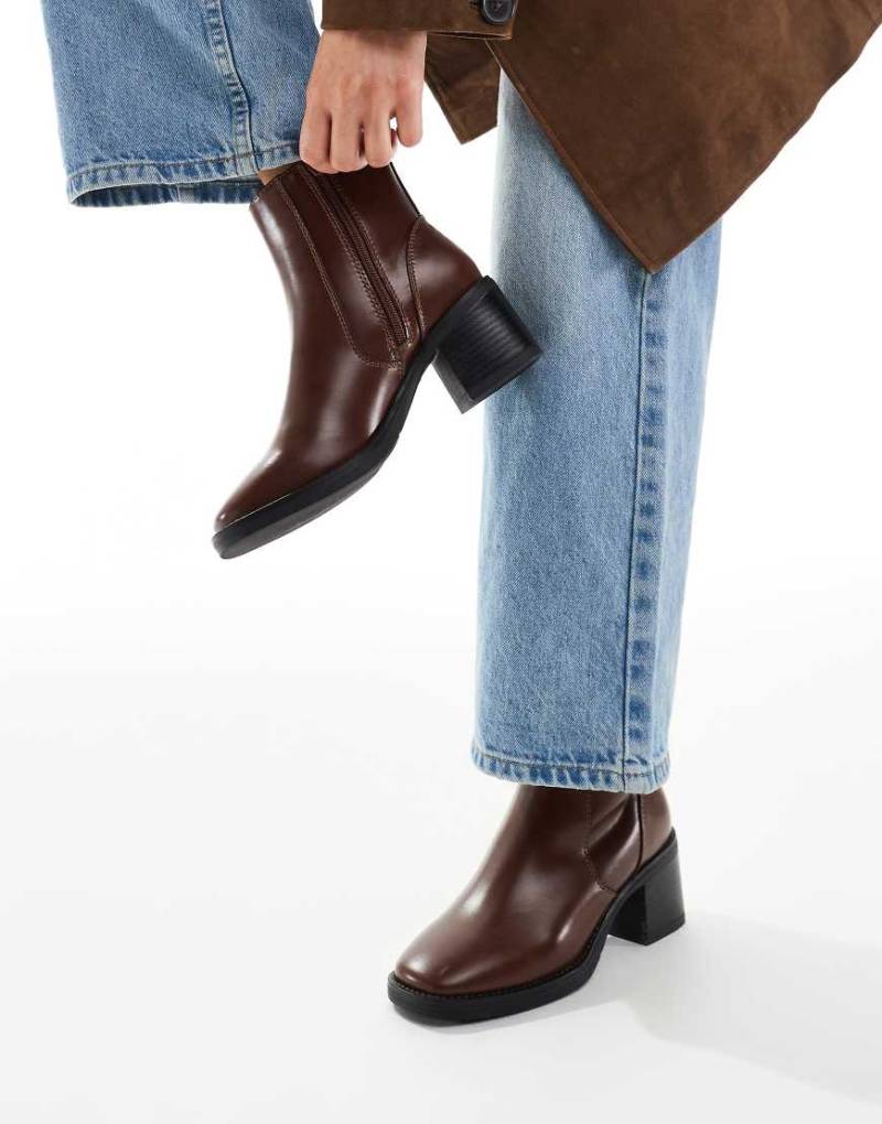 New Look - Ankle-Boots in Hellbraun mit Absatz und eckiger Zehenpartie von New Look
