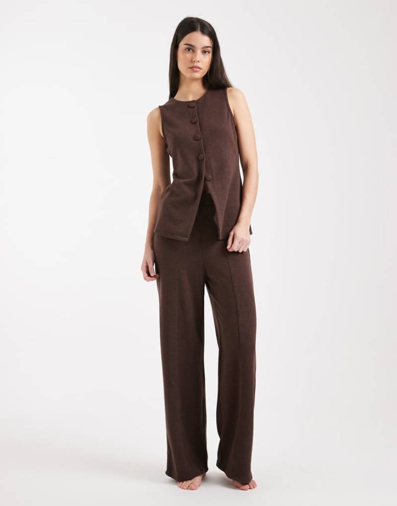 New Look - Ausgestellte Leggings aus Wildlederimitat in Dunkelbraun-Brown von New Look