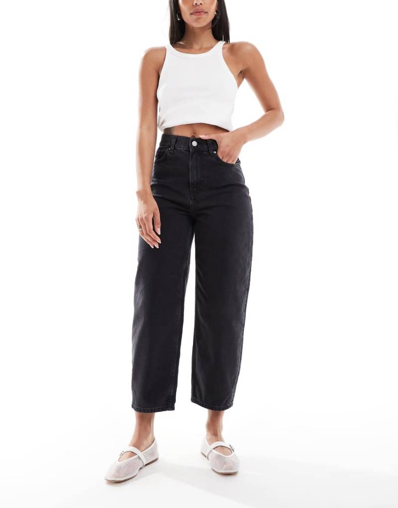 New Look - Barrel Leg Jeans in Schwarz von New Look