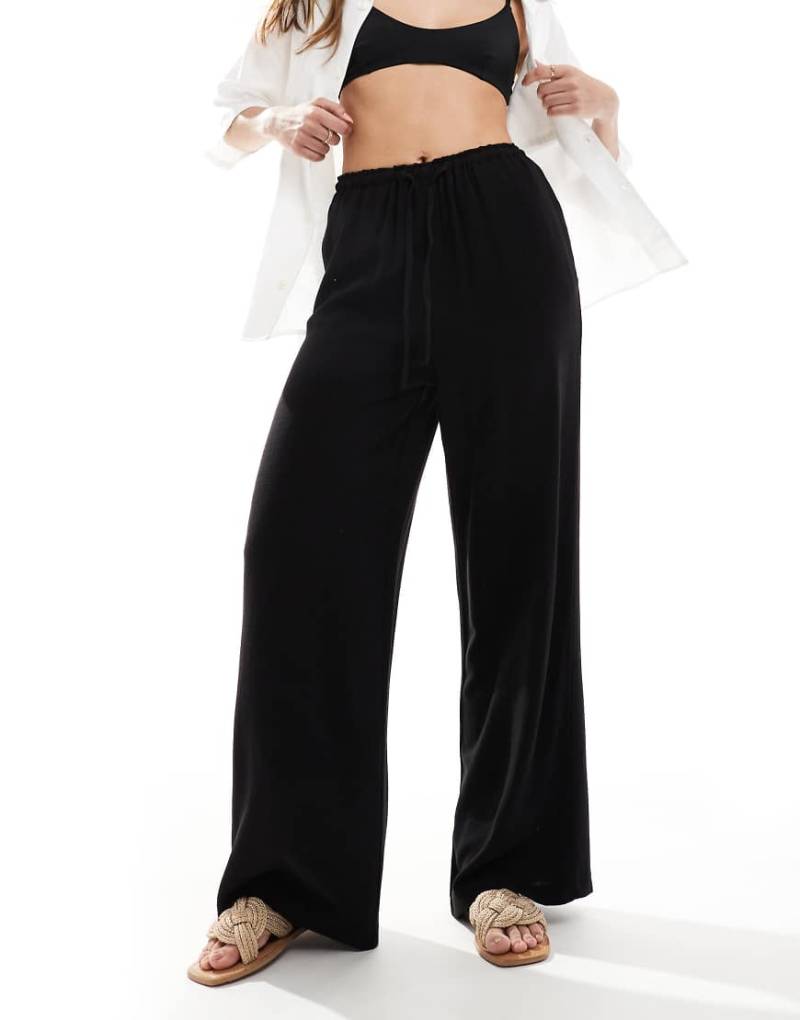 New Look - Bermuda-Hose in schwarzer Leinenoptik mit weitem Bein von New Look