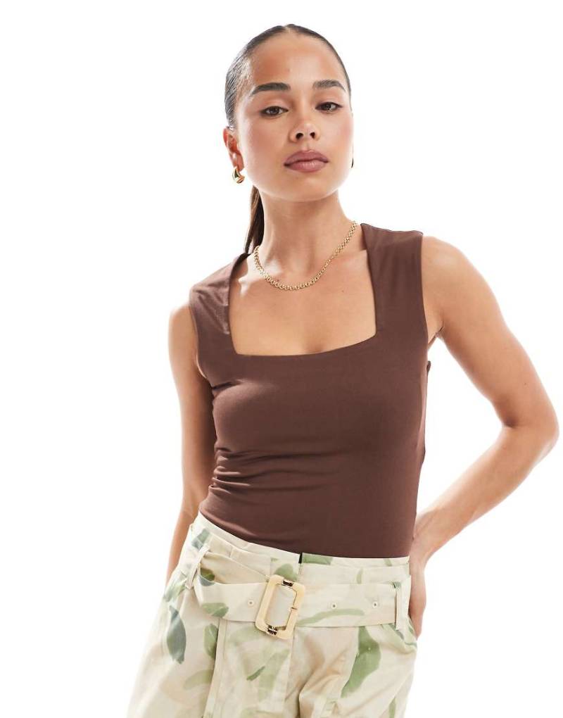 New Look - Bodysuit in Braun mit eckigem Ausschnitt von New Look