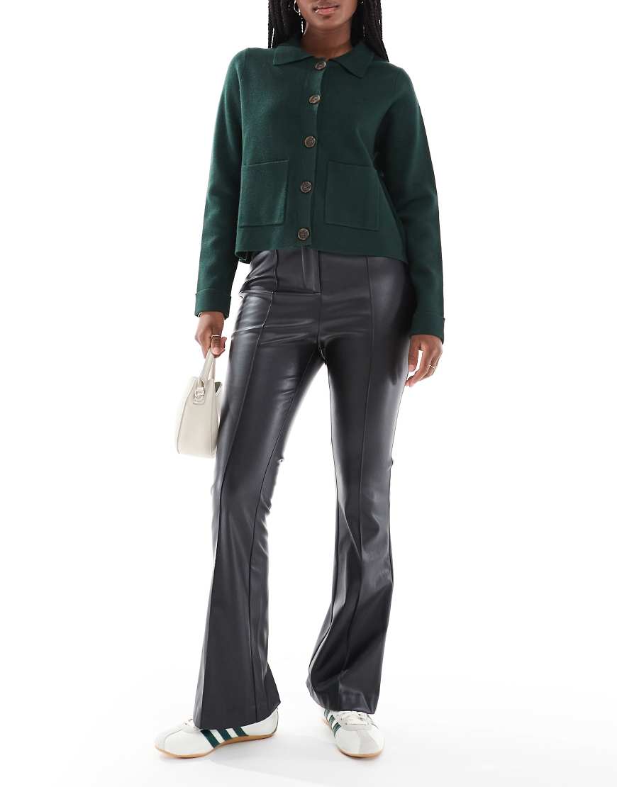 New Look - Bootcut-Hose aus PU in Schwarz von New Look