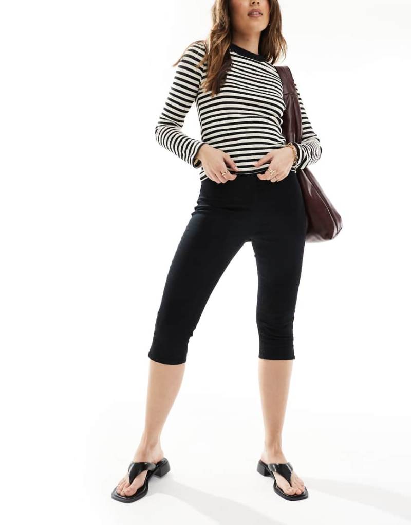 New Look - Capri-Jeanshose in Schwarz von New Look