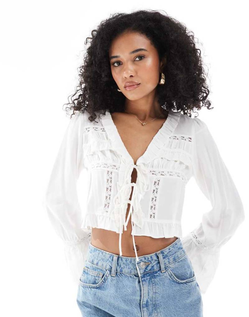 New Look - Cropped-Bluse in Weiß mit Bindedetail von New Look