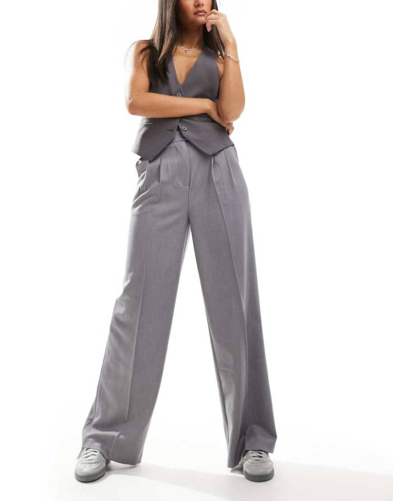 New Look - Elegante Hose in Hellgrau mit weitem Schnitt von New Look