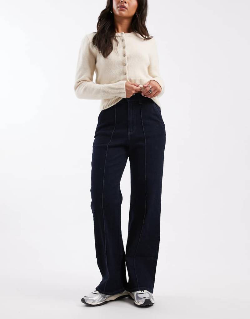 New Look - Elegante Jeans in Marineblau mit weitem Bein und Vordernaht von New Look