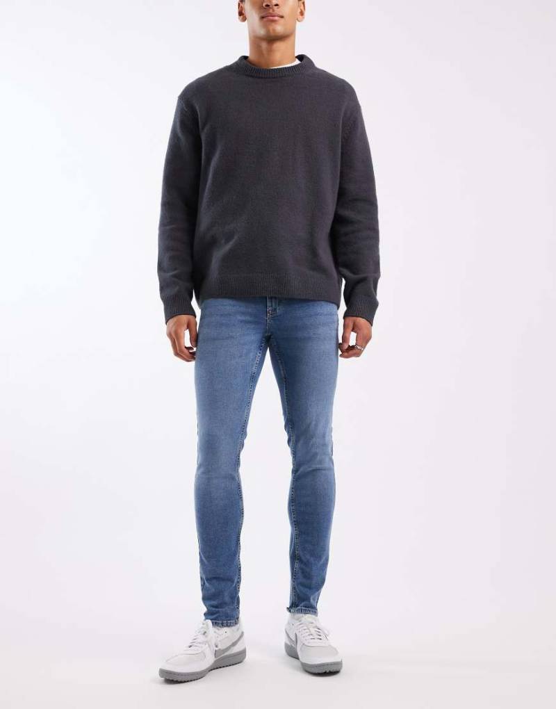 New Look - Enge Jeans in mittelblauer Waschung von New Look