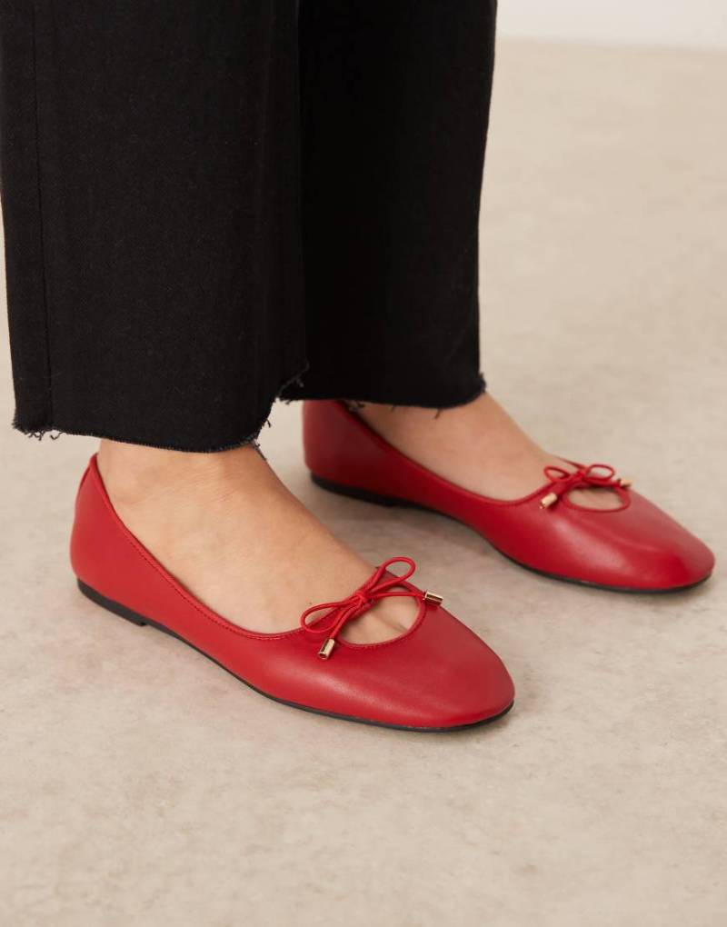 New Look - Flache Ballerinas in Rot mit Schlüssellochdetail von New Look