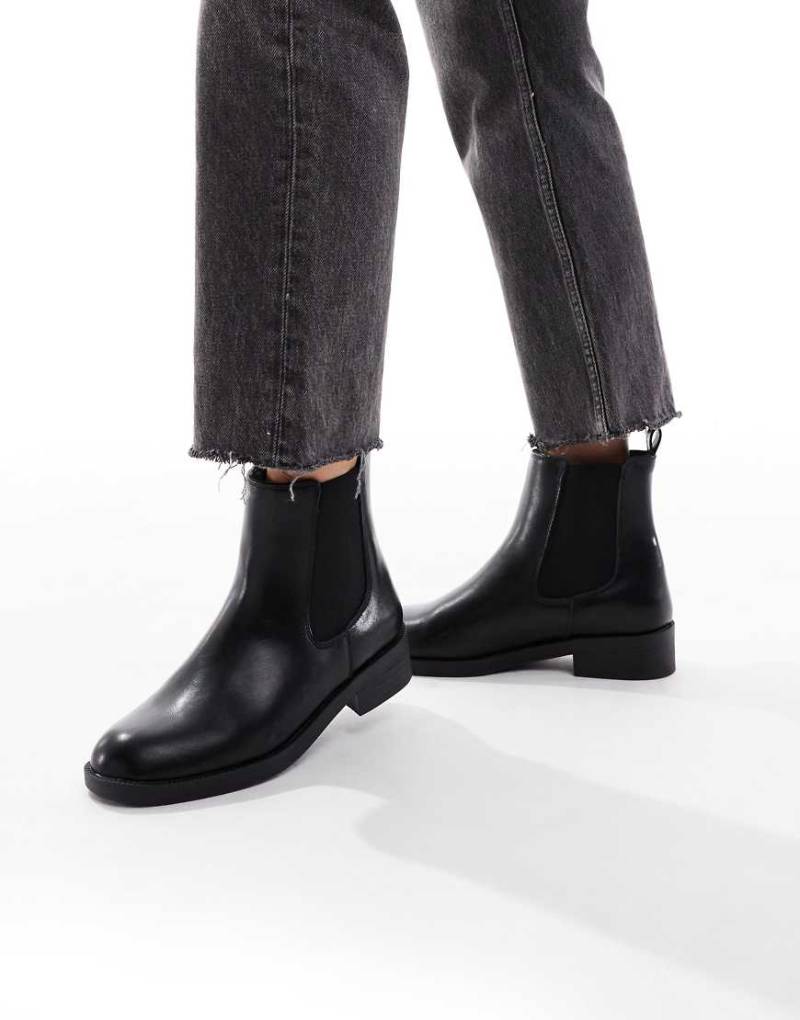 New Look - Flache Chelsea-Stiefel in Schwarz von New Look