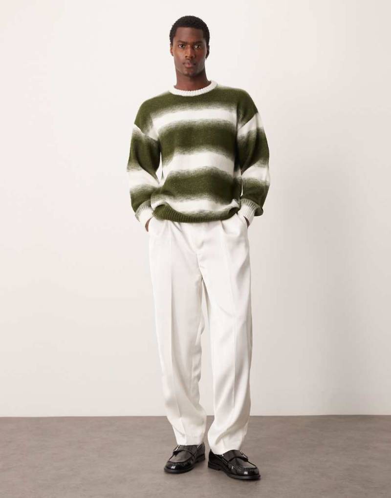 New Look - Flauschiger Pullover in Grün mit Ombré-Streifen von New Look