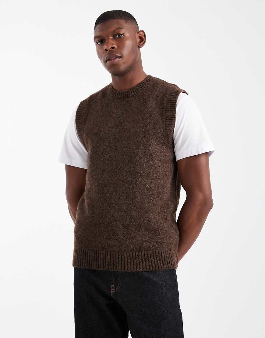 New Look - Flauschiger Strick-Pullunder in Dunkelbraun-Brown von New Look