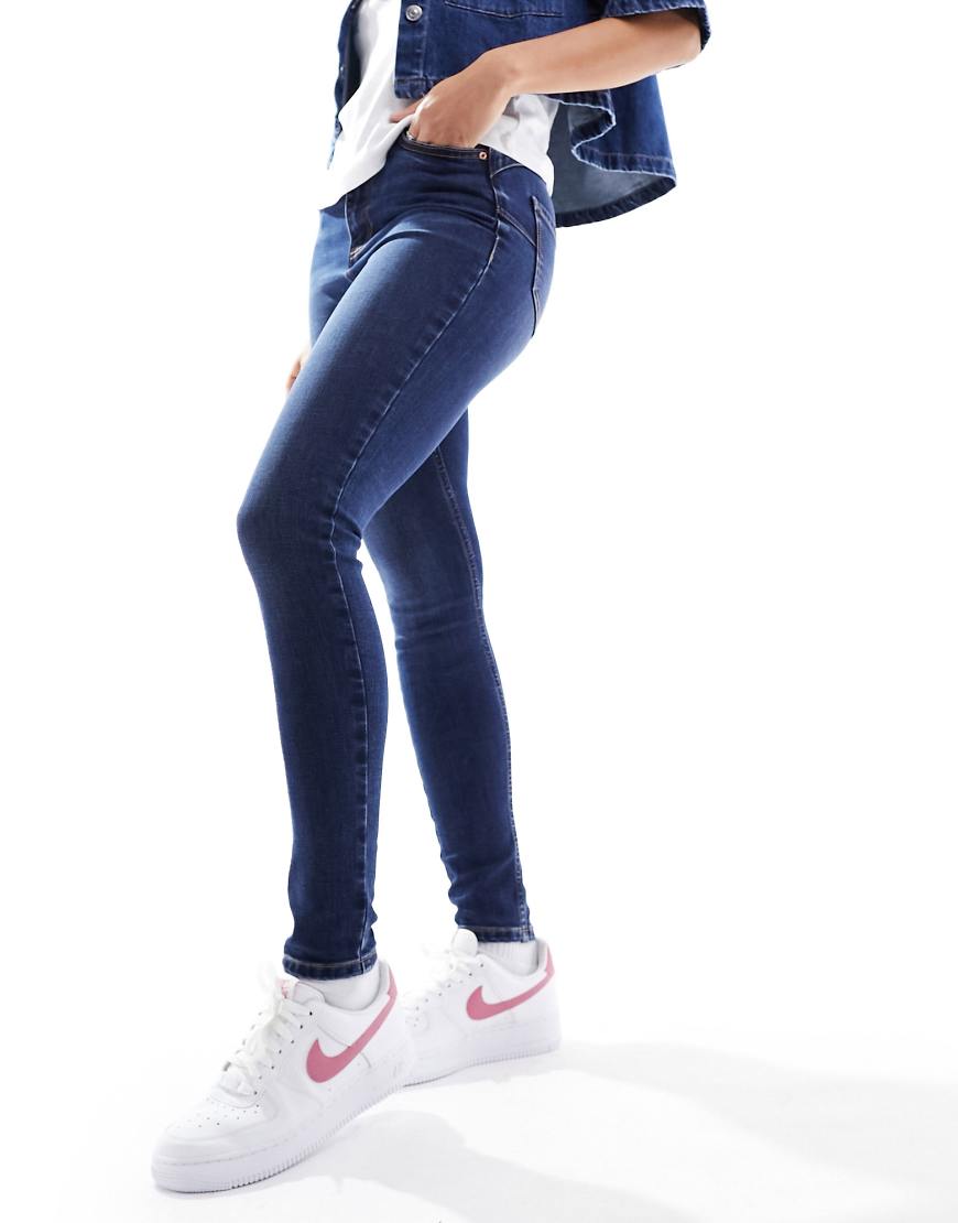 New Look - Formende und anhebende Skinny-Jeans in Blau von New Look