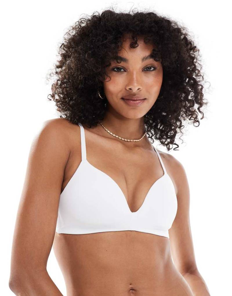 New Look - Geformter Triangel-BH in Weiß von New Look