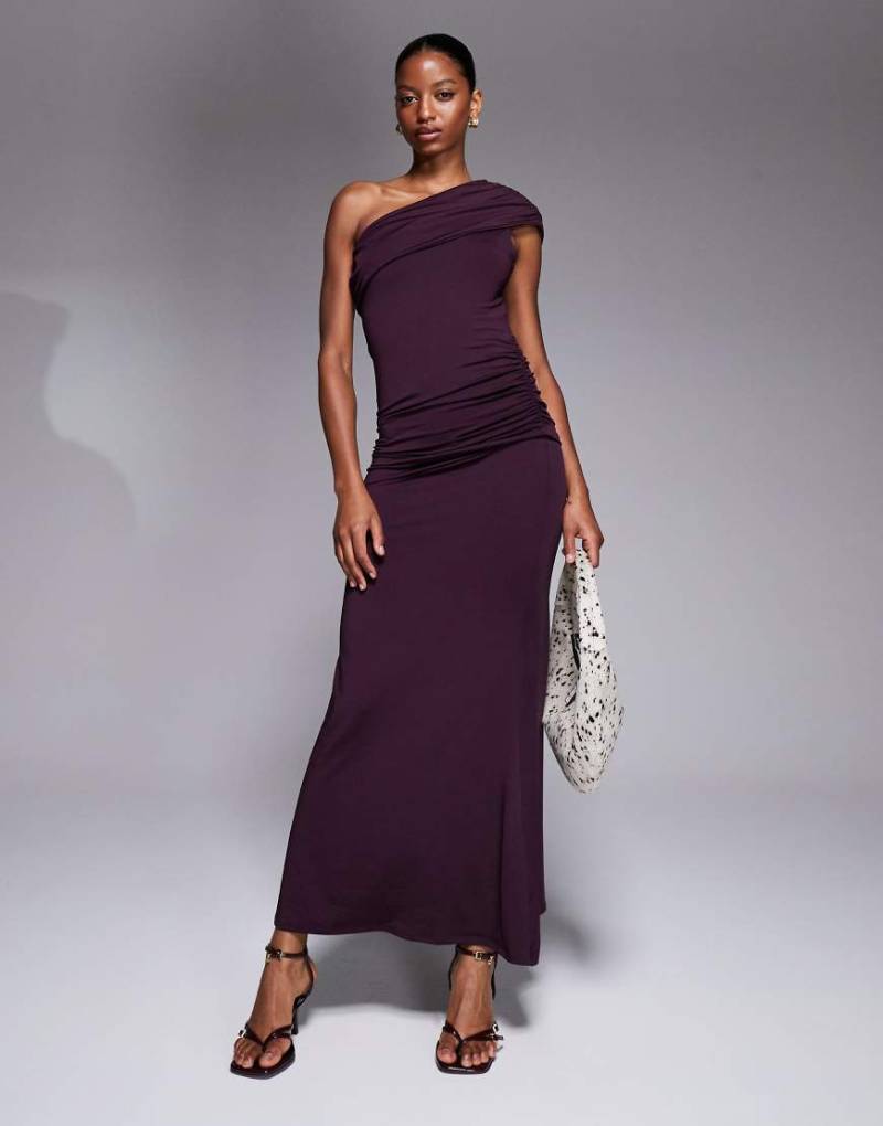 New Look - Gerafftes Midikleid in Pflaume mit One-Shoulder-Träger-Rot von New Look