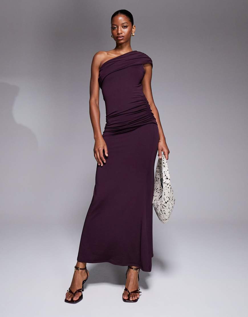 New Look - Gerafftes Midikleid in Pflaume mit One-Shoulder-Träger-Rot von New Look