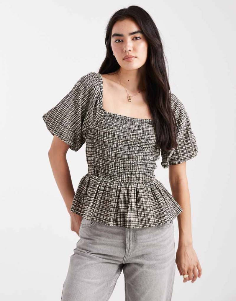 New Look - Gerafftes Milchmädchen-Oberteil in schwarz kariert von New Look