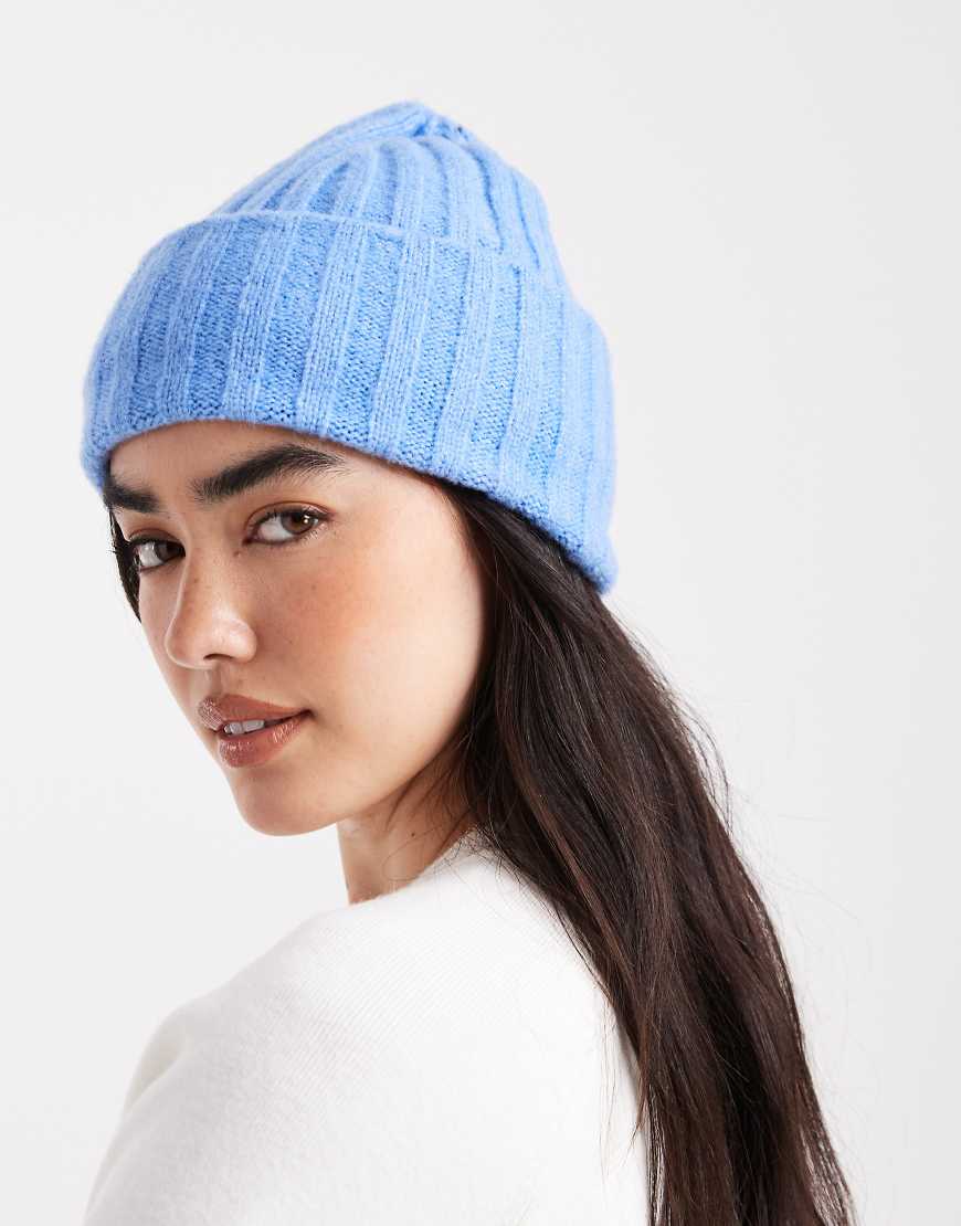 New Look - Gerippte Strickmütze in Blau von New Look