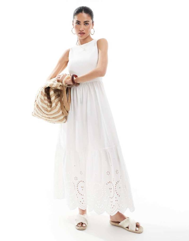 New Look - Geripptes Midikleid in Weiß mit Stickerei und Ringerrücken New Look - Geripptes Midikleid in Weiß mit Stickerei und Ringerrücken von New Look